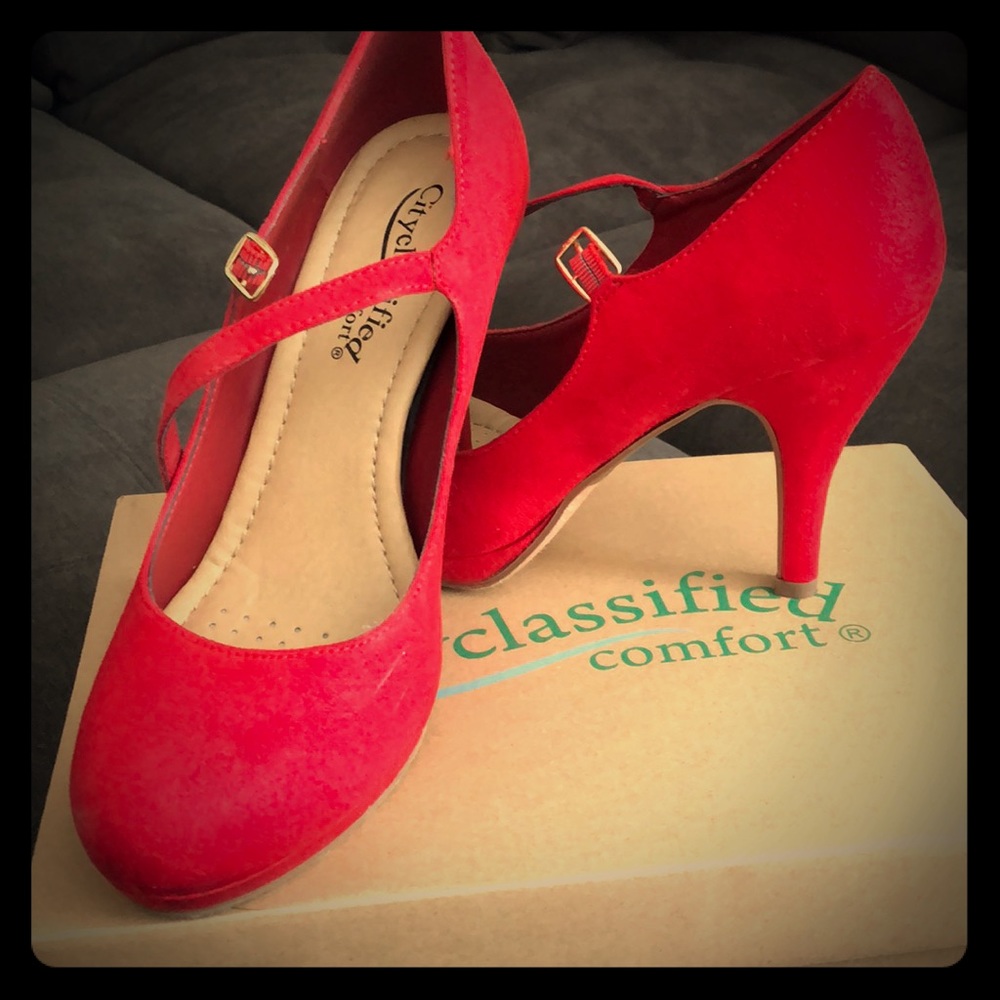Size 8.5 women’s heels